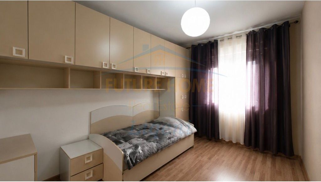 Appartamento in affitto con 2 camere da letto più 1 bagno, Comune di Parigi, Tirana