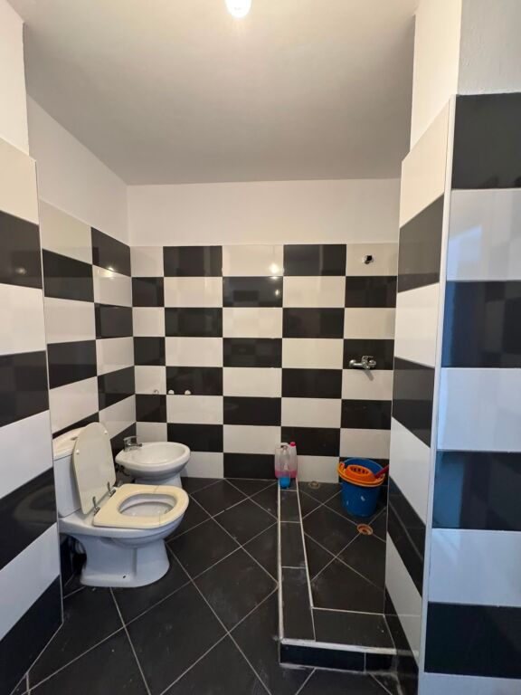 Jepet me qira Apartament 2+1. Mozaiku i TIranes / edhe per Airbnb 40.000 leke