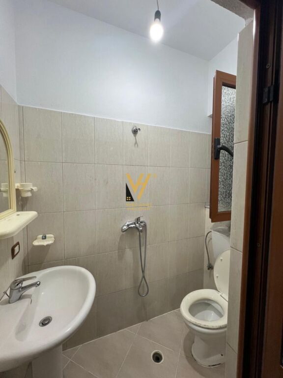 JEPET APARTAMENT 2+1+2 ME QERA NE MISTO MAME 50.000 LEKE