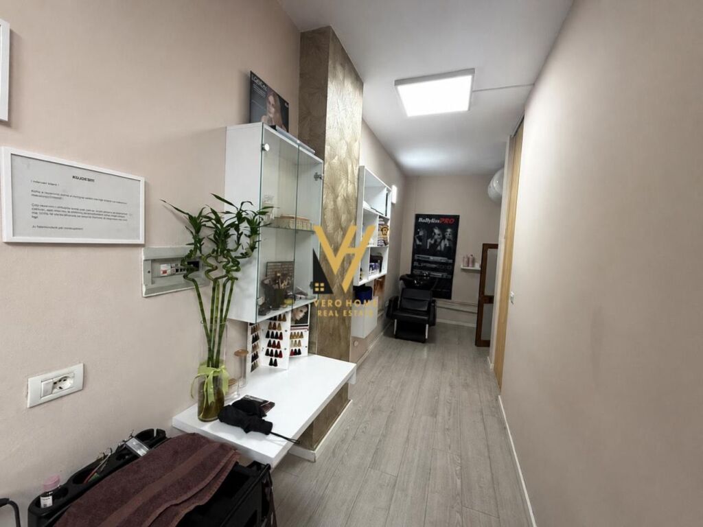 LOCALE COMMERCIALE IN VENDITA 41 M2 IN VIA KAVAJA 122.000 EURO