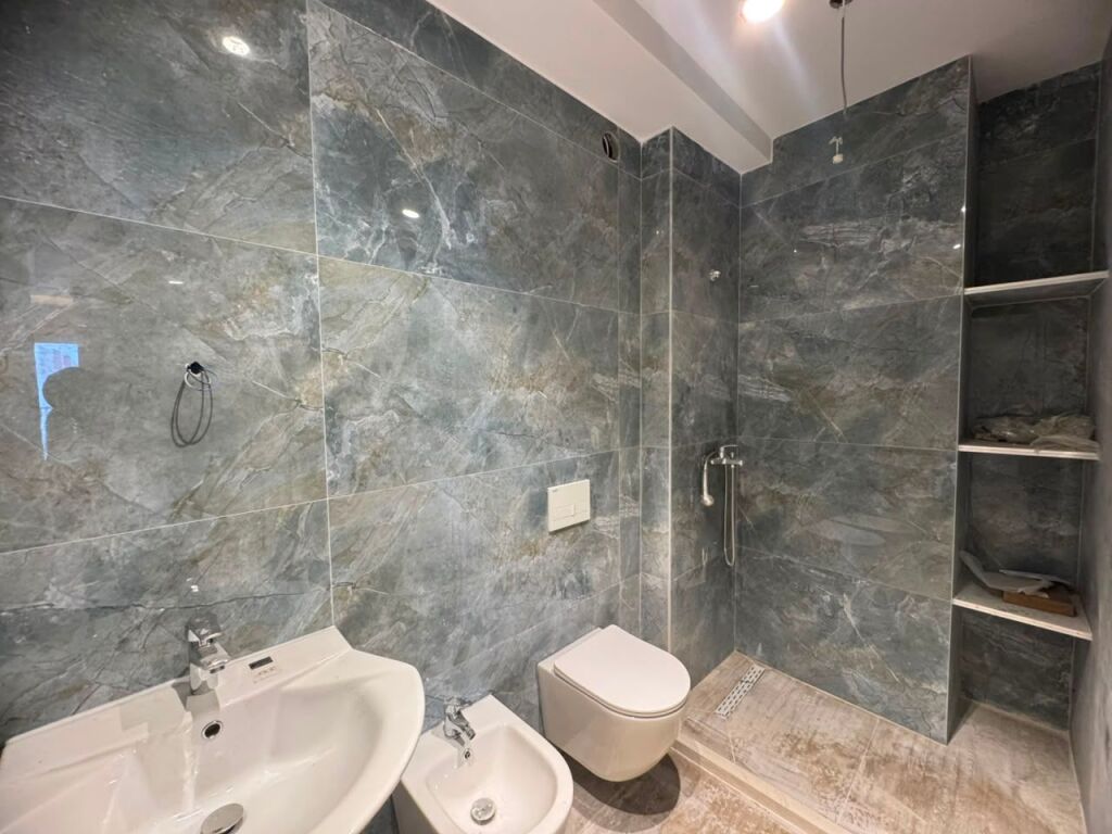 Shitet apartament 3+1+2 – Zogu i Zi (Kompleksi Sinani) !