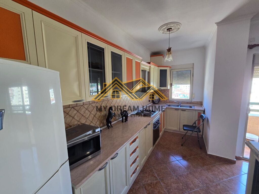 Apartament 2+1 Me Qira në Qender te Durrësit !