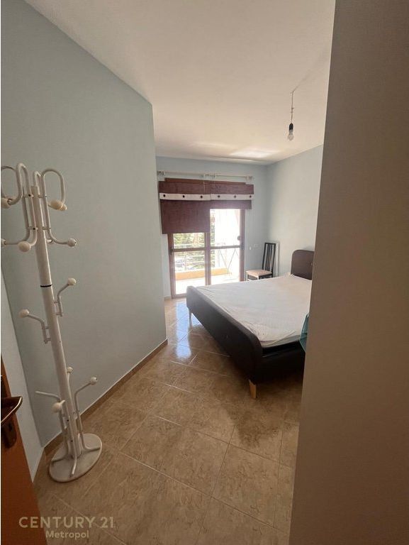 Shitet apartament 2+1 në zonën e Yzberishtit!