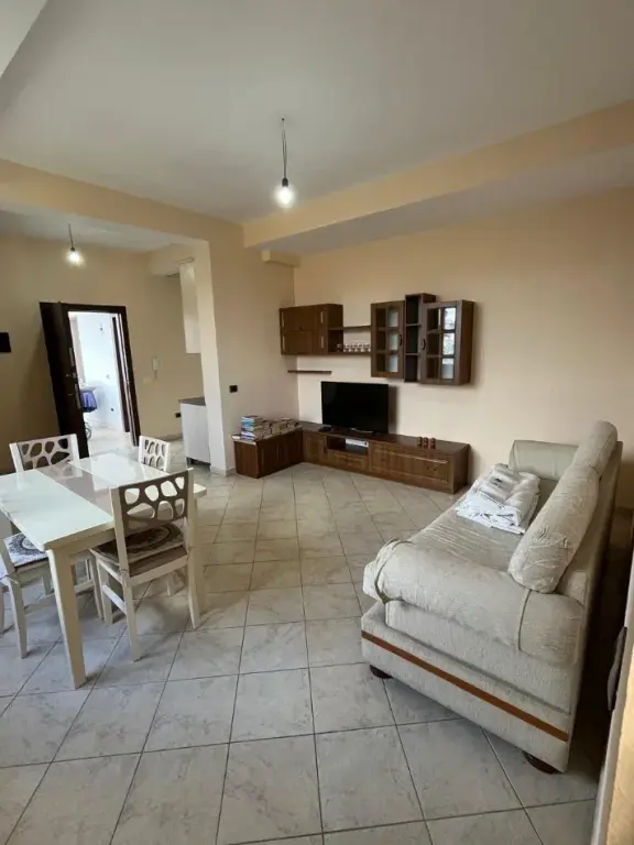 Qera | Vilë 2 + 1 | Kodra E. Priftit | 500 €/muaj