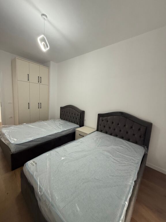 Apartament 2+1 per qera rruga 5 maj