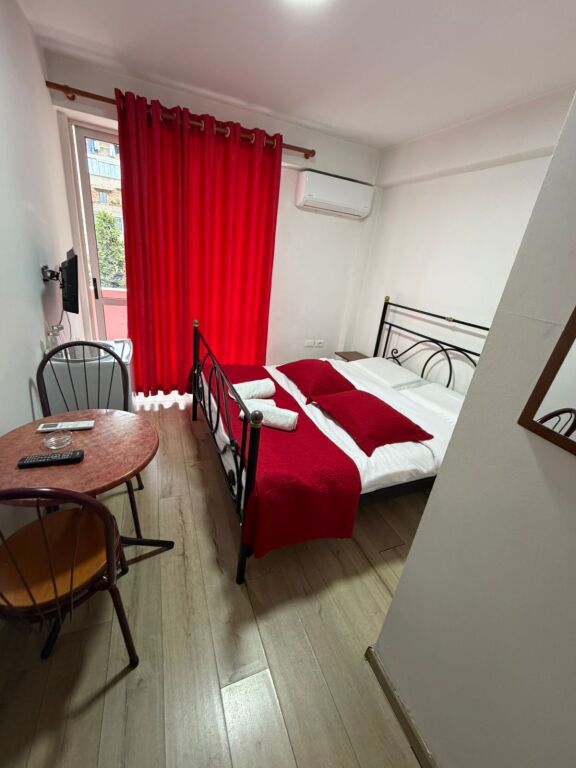 HOTEL FOR RENT 3 FLOORS ELBASANIT STREET 360,000 LEKE FH-78609