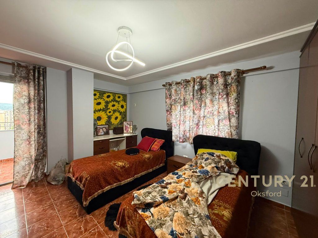 OKAZION!!! Apartament 2+1 per shitje buze rruges Dritan Hoxha