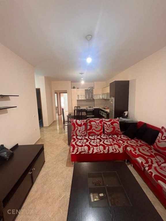 Shitet apartament 2+1 në zonën e Yzberishtit!