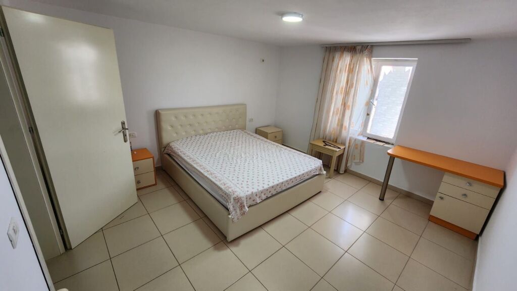 Duplex 2+1 me qira – pranë Kompleksit Grand, tregu elektrik !