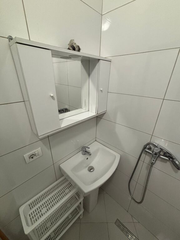 Rent | Shtëpi private 1 + 1 | Ali Demi | 320 €/month