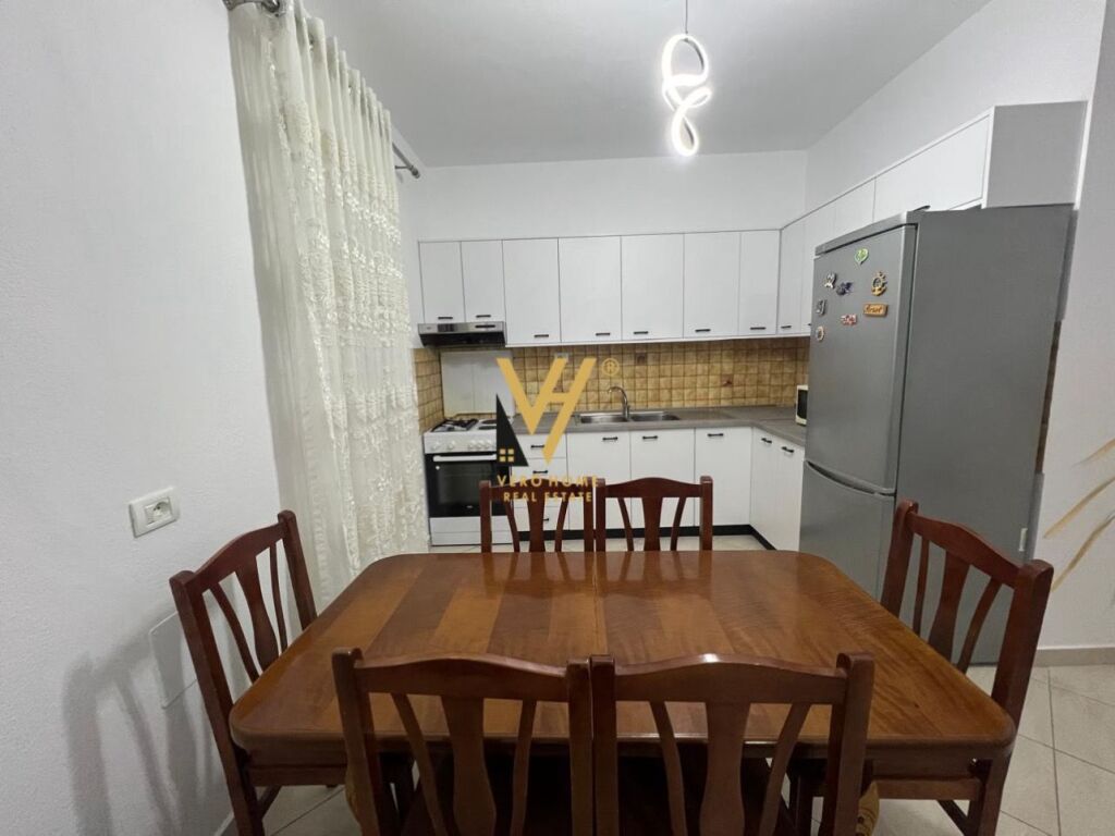 JEPET APARTAMENT 2+1+2 ME QERA NE MISTO MAME 50.000 LEKE