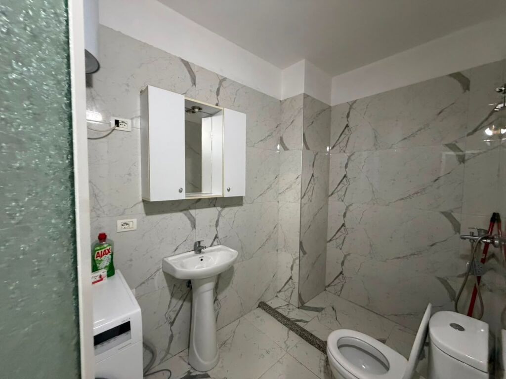 Shitet apartament 1+1 pranë Rrotës së Kuqe Plazh, Durres
