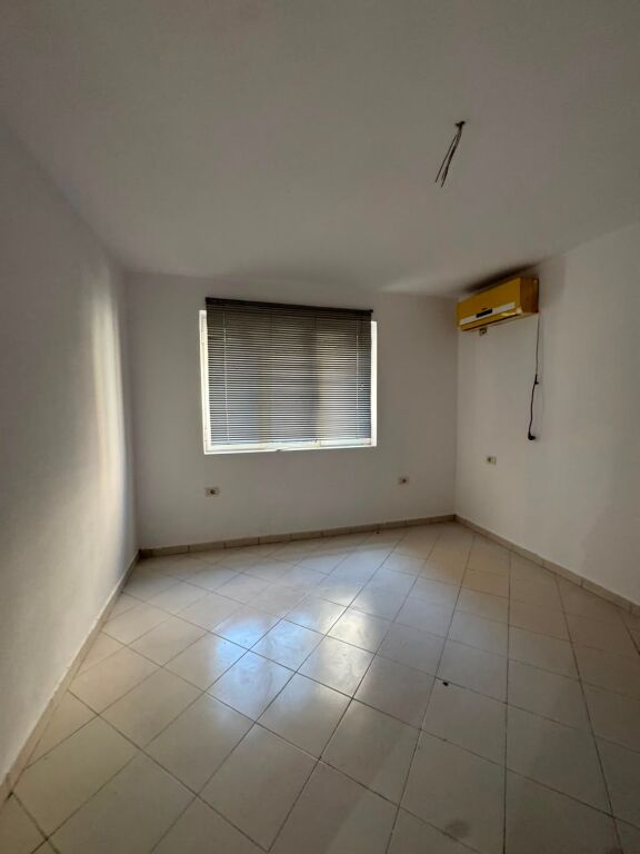 Jepet me qira Apartament 2+1. Mozaiku i TIranes / edhe per Airbnb 40.000 leke