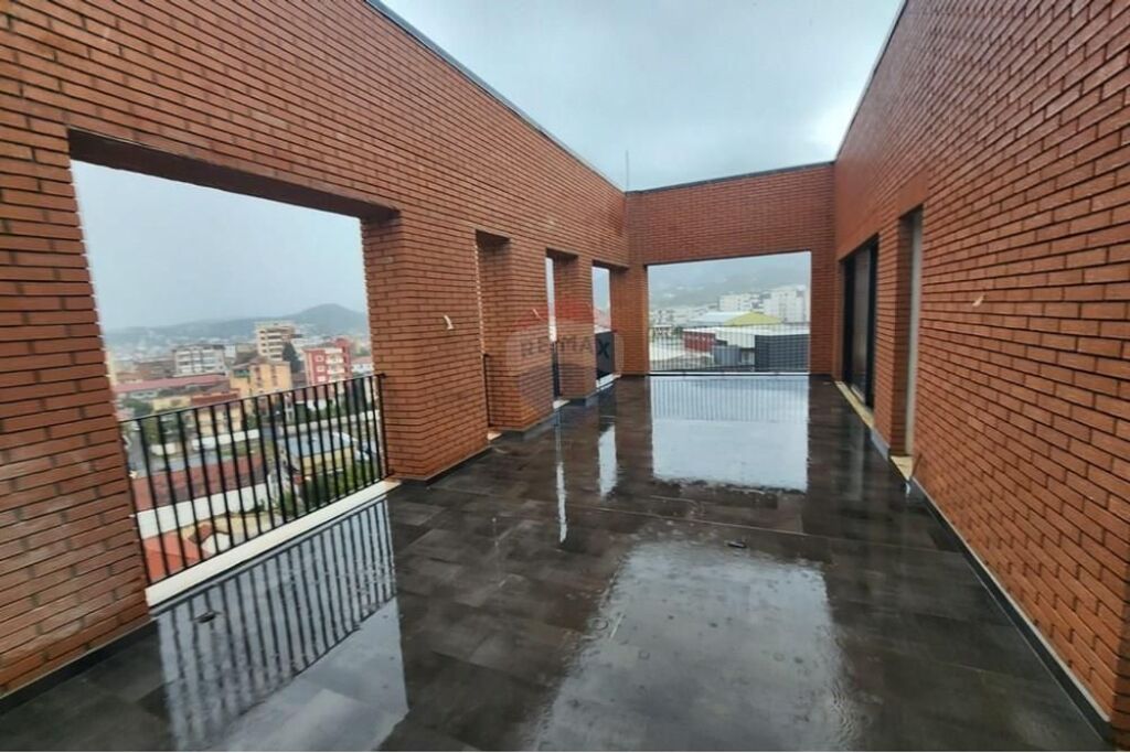 Penthouse - Për Shitje - Rruga Aleksandër Moisiu, Tiranë