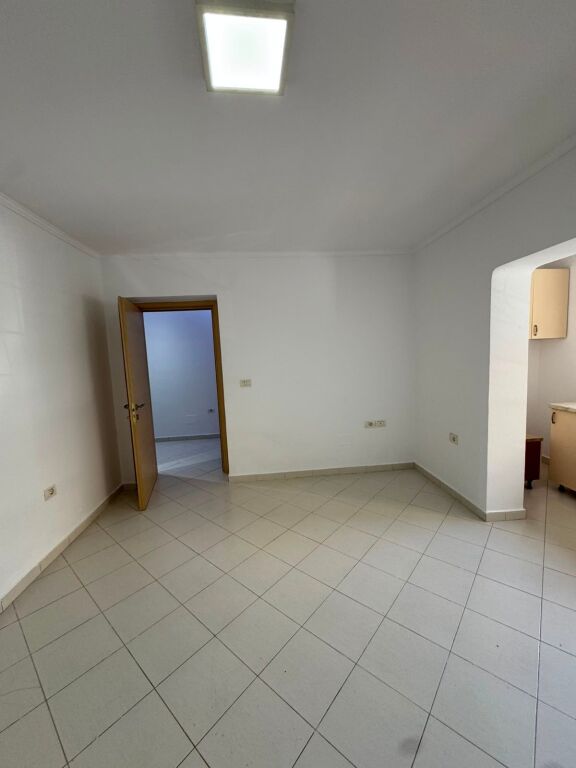 Jepet me qira Apartament 2+1. Mozaiku i TIranes / edhe per Airbnb 40.000 leke