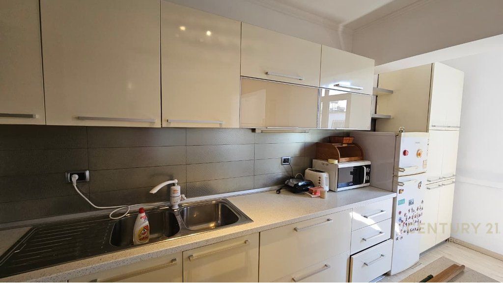 Apartament 1+1 per shitje te Myslym Shyri