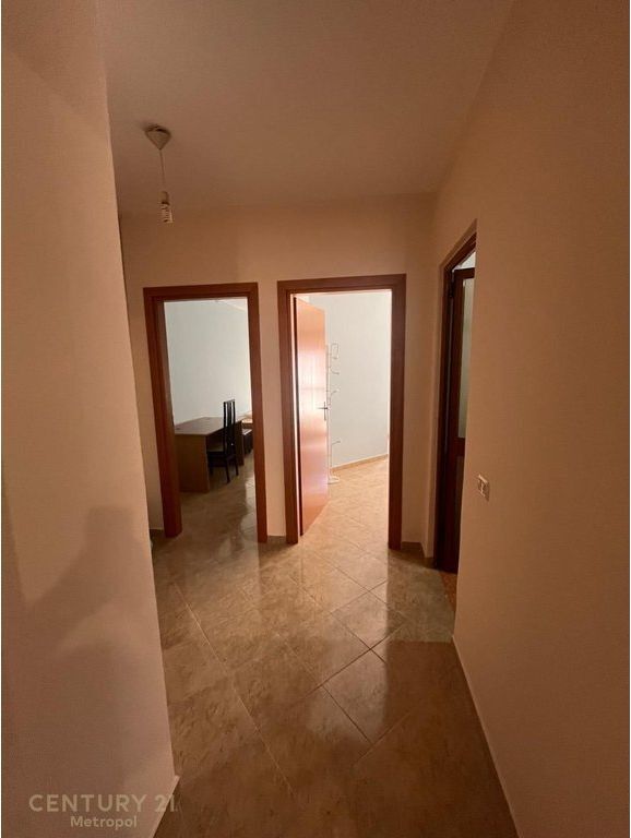 Shitet apartament 2+1 në zonën e Yzberishtit!