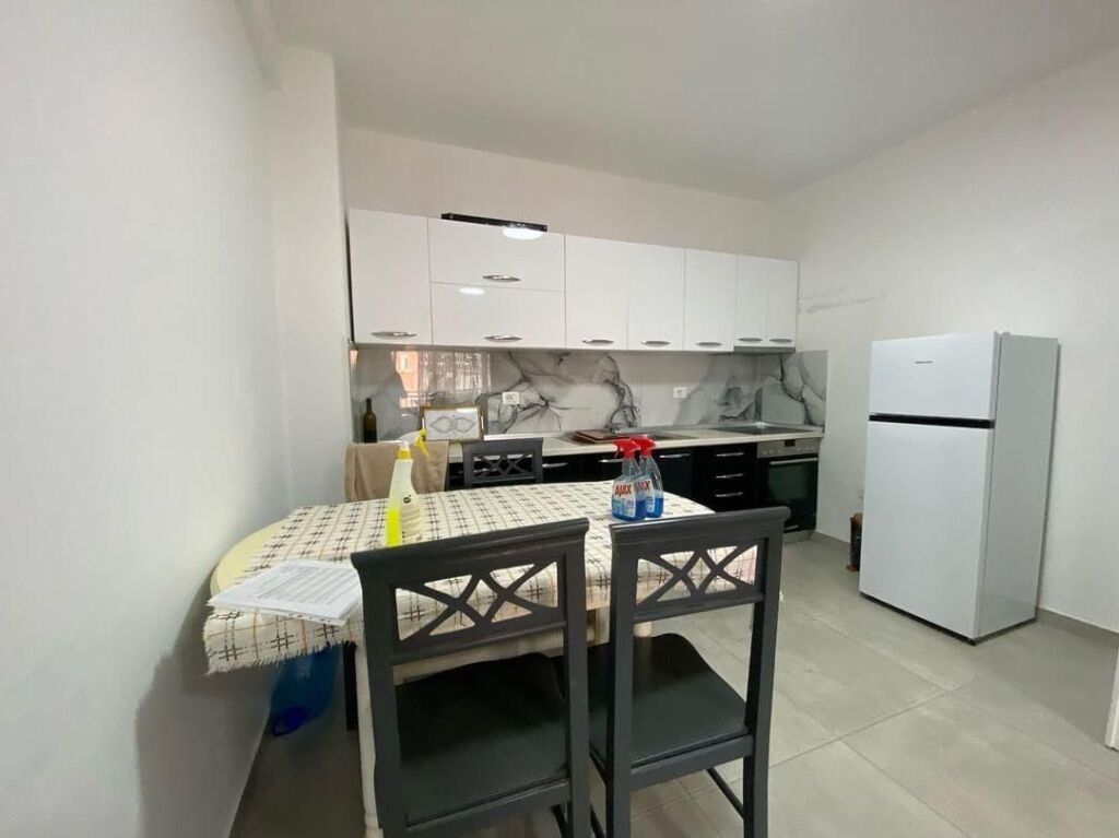 1+1, villa L 2.500 euro, con parcheggio