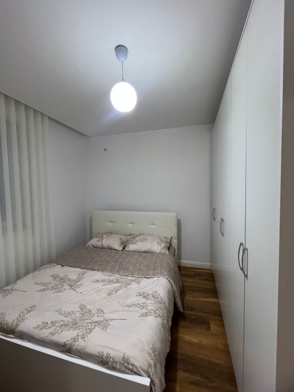 Jepet me qira apartament 2+1 i mobiluar