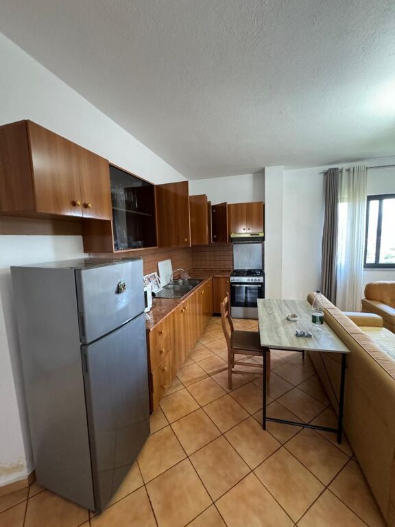 🏢Laprake, behind the Military Hospital, a 2+1 apartment, furnished, 45,000 Leke, is for rent.