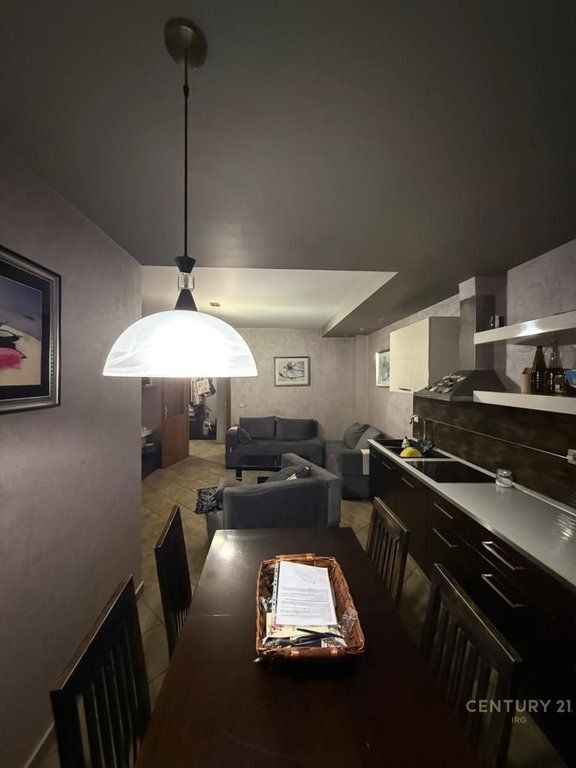 Apartament 2+1 Per Qira Tek Rruga E Kavajes! 600 € /Muaj
