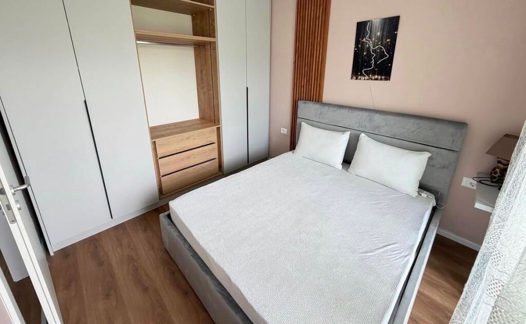 Jepet me qira apartament 1+1+Post parking ne Ali Dem