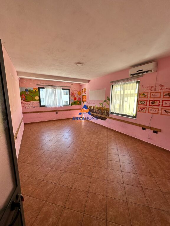 SI AFFITTO EDIFICIO DI 4 PIANI IN "RRUGA ELBASANIT" 50.000 LEKE