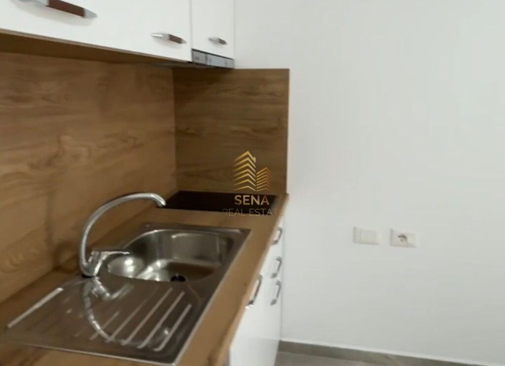Qira, Garsoniere, Rruga Kongresi i Manastirit