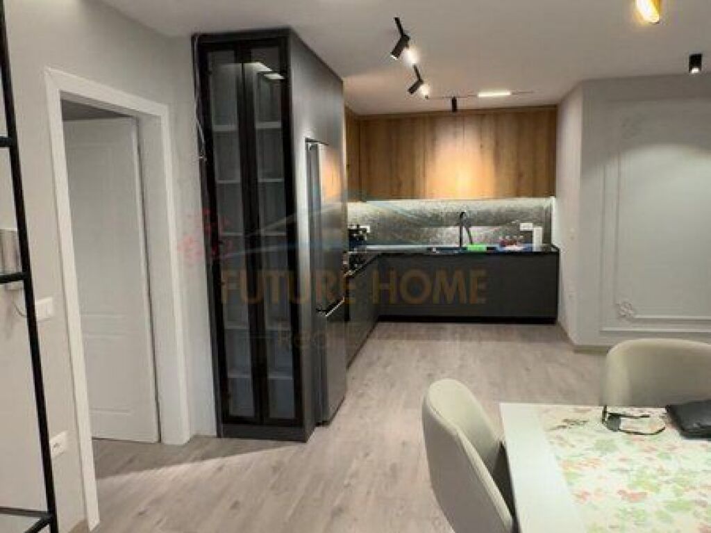 Shitet, Apartament 2+1, Fresk