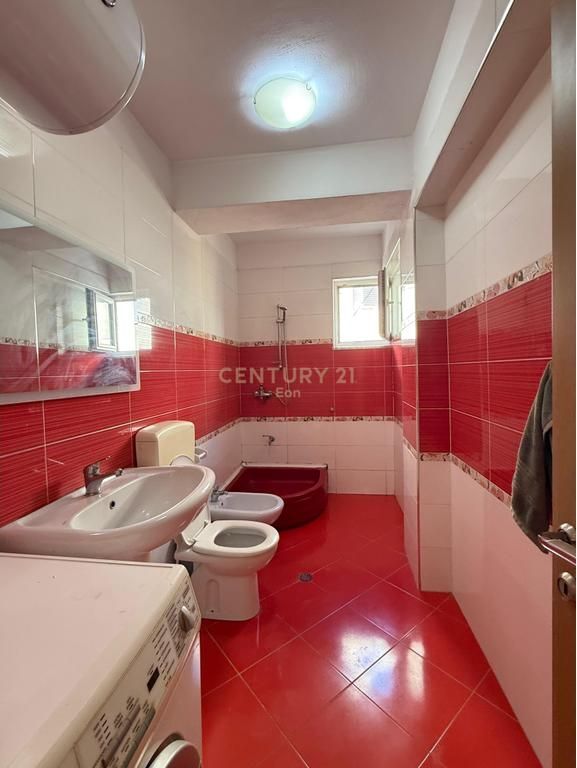 SHITET APARTAMENT 1+1 TE PALLATI SPORTIT, DURRES !