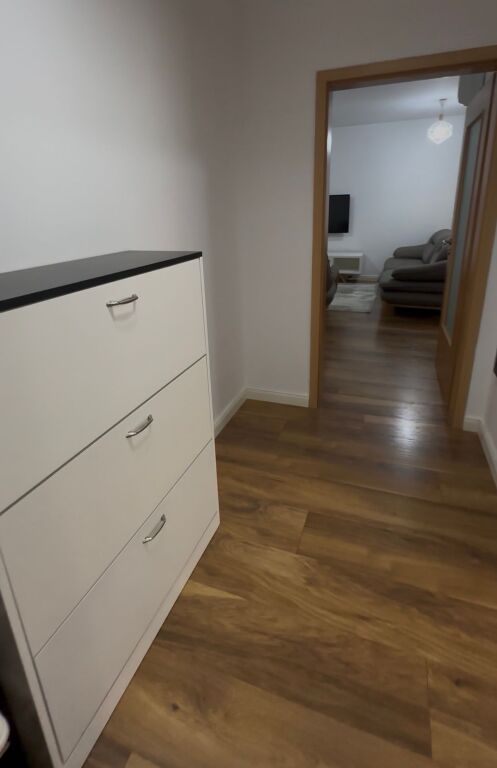 Jepet me qira apartament 2+1 i mobiluar