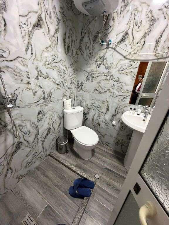 HOTEL FOR RENT 3 FLOORS ELBASANIT STREET 360,000 LEKE FH-78609