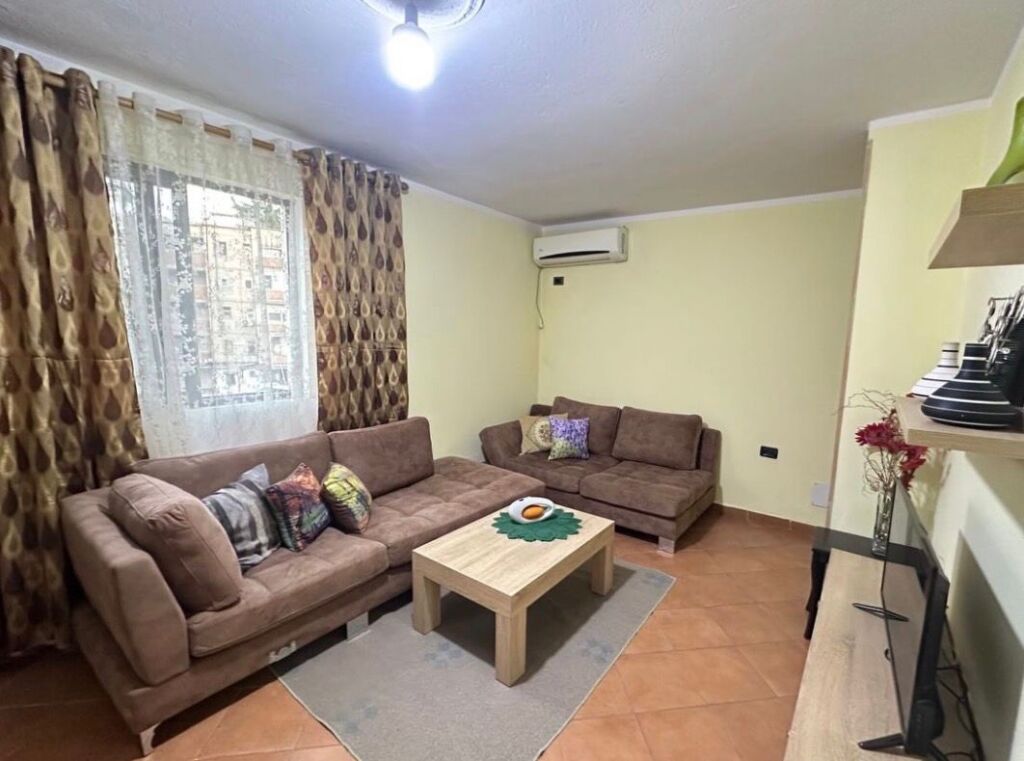 Jepet me qira apartamet 1+1 Bulevardi zogu i pare
