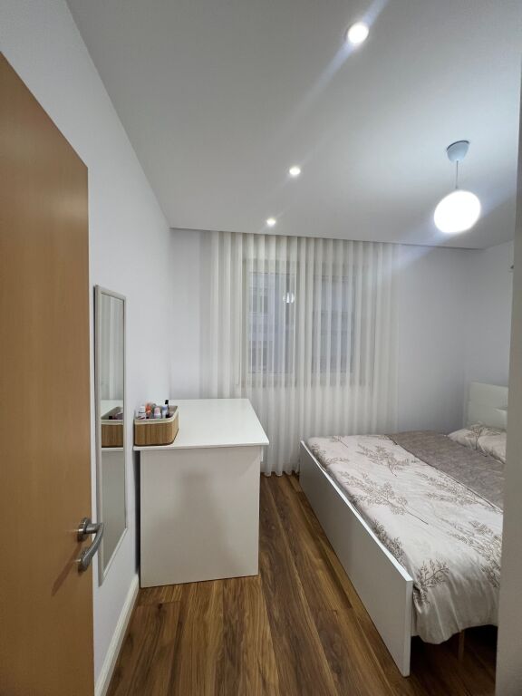 Jepet me qira apartament 2+1 i mobiluar