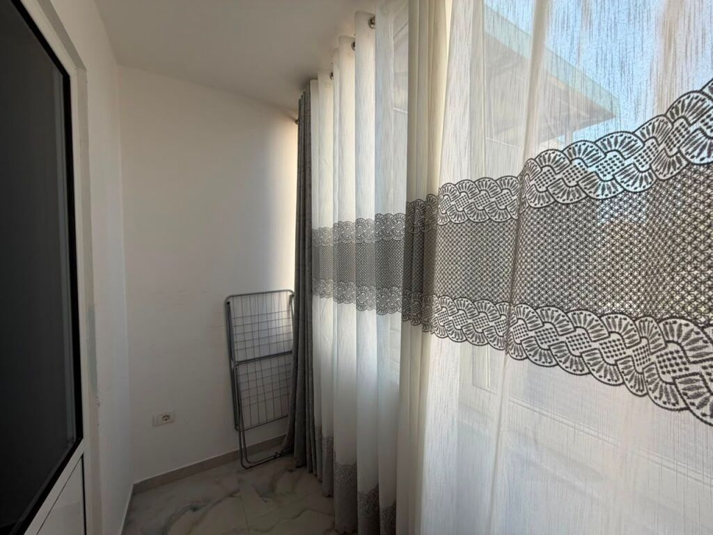 Shitet apartament 1+1 pranë Rrotës së Kuqe Plazh, Durres