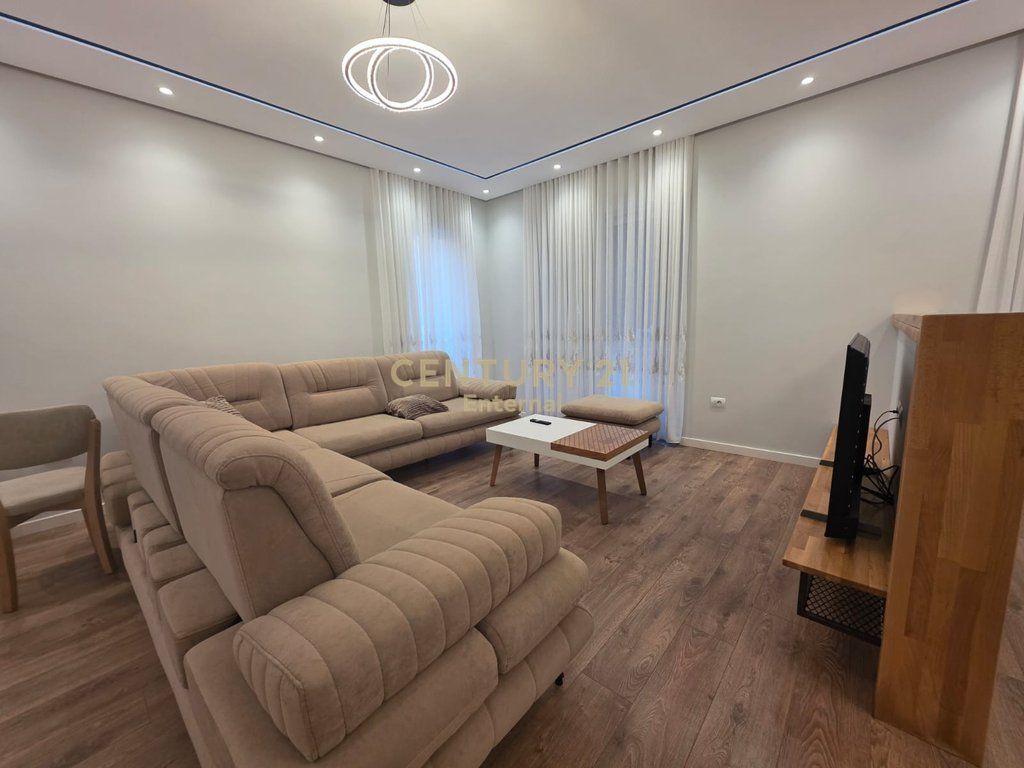 Villa su due piani in affitto a Fresk
