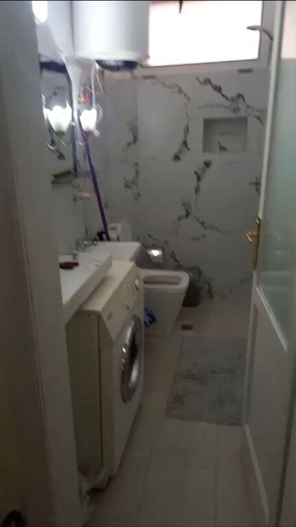 21-dhjEtori, jepet me qera apartament 2+1 !