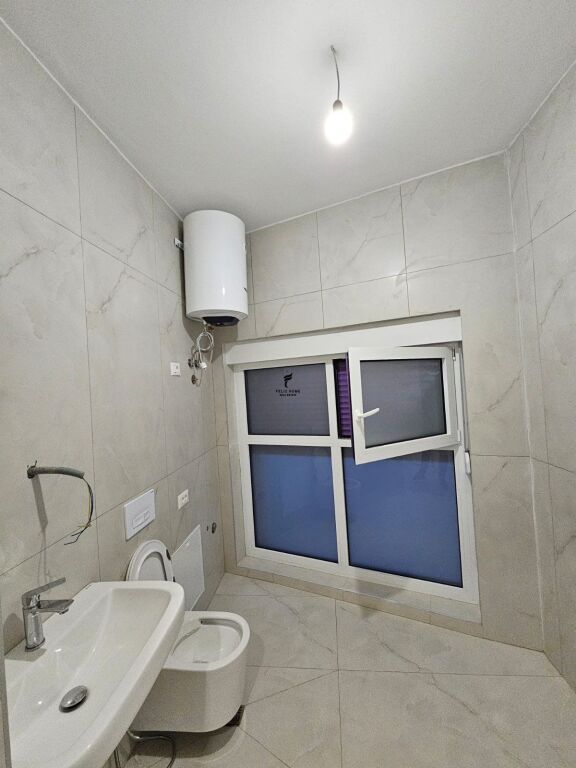 GARSONIERE ME QERA 31 M2 RRUGA ALI DEMI 30.000 LEKE FH-78661