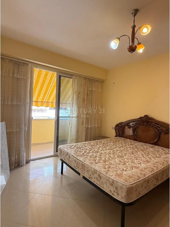 SHITET APARTAMENT 1+1 TE PALLATI SPORTIT, DURRES !