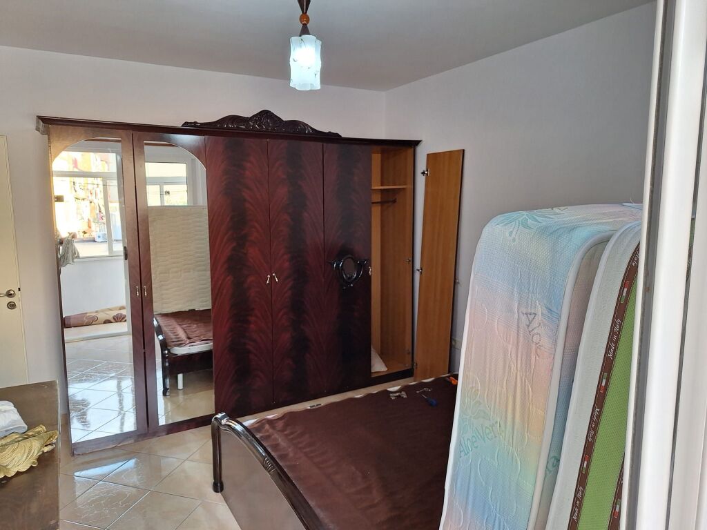 Jepet me qera 2+1 mobiluar kat 3 brryli 40000 lek