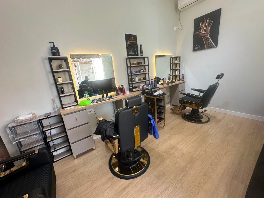 🏢 Locale commerciale in vendita in una super posizione – Via Barrikadave, Tirana Prezzo 145.000€