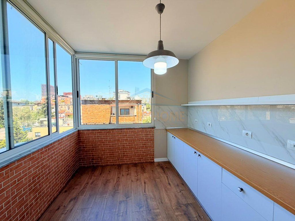 Rent, Business Premises, Former Exhibition, Tirana