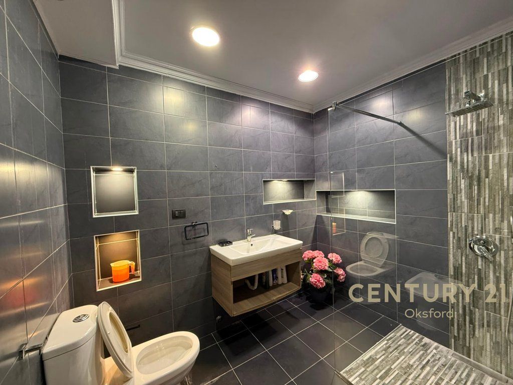 OKAZION!!! Apartament 2+1 per shitje buze rruges Dritan Hoxha