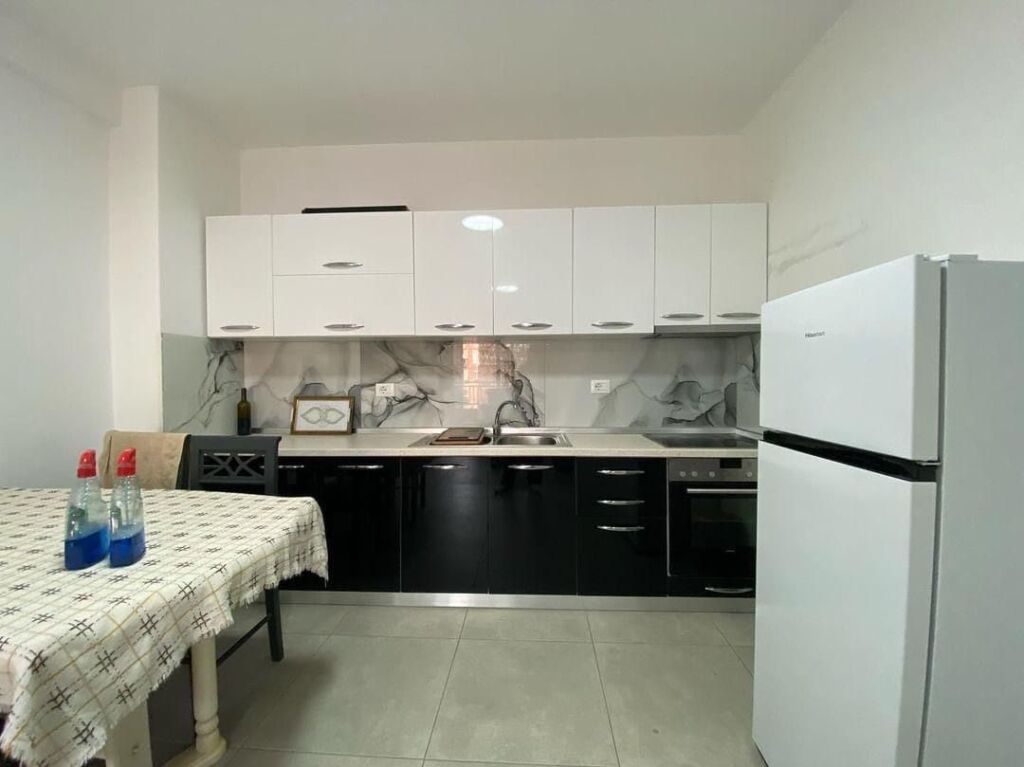 1+1, villa L 2.500 euro, con parcheggio