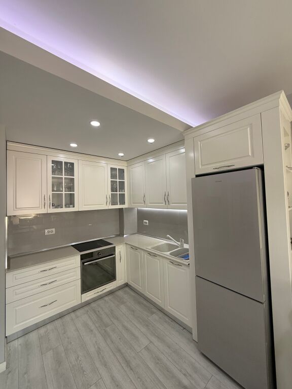 Prane Pazarit Te Ri, Shitet Apartament 1+1 I Sapo Investuar!
