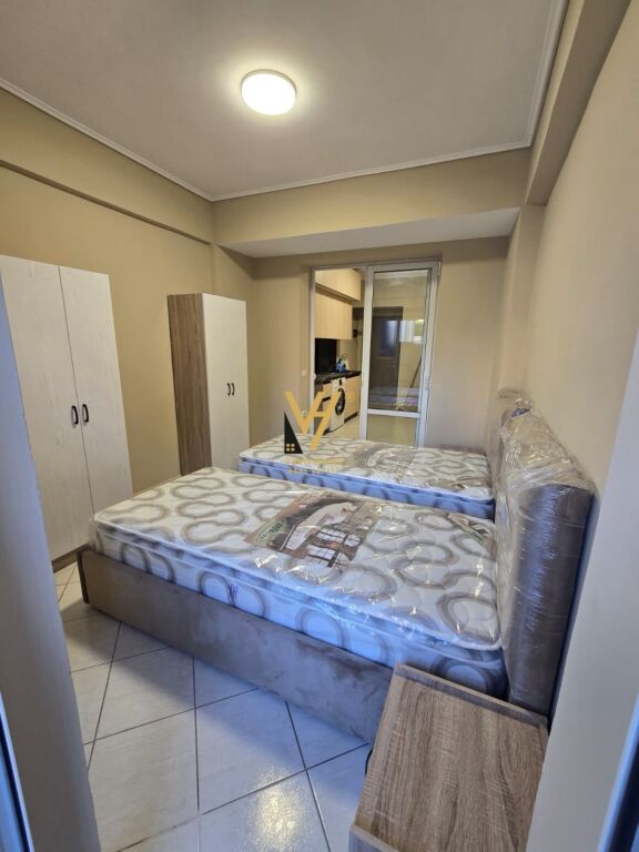JEPET GARSONIERE 40 M2 ME QERA TE MOZAIKU TIRANES 50.000 LEKE