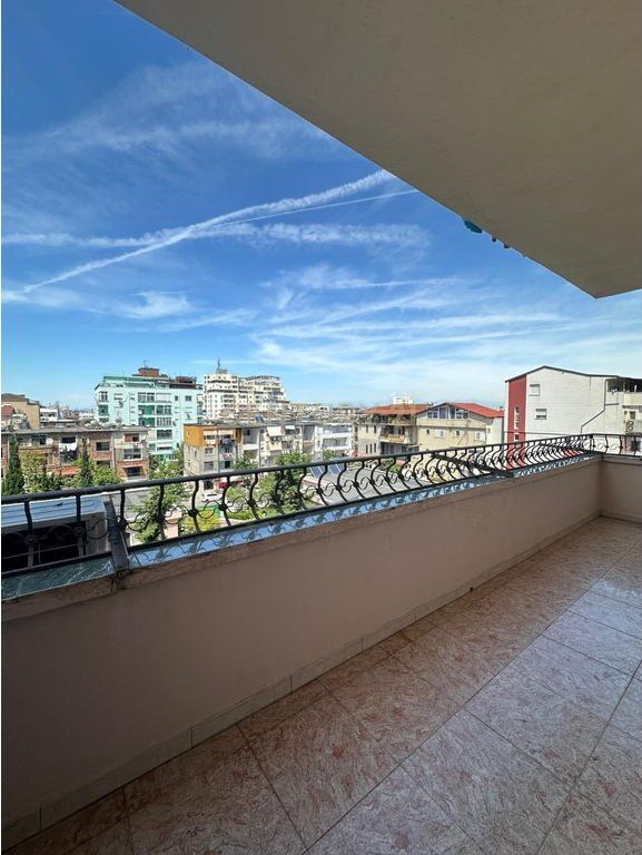 Apartament 2+1+2 Me Qira te Tregu fruta perimeve, Durrës - 450€ | 138 m²