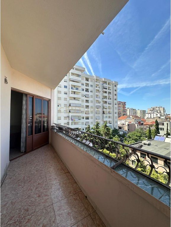 Apartament 2+1+2 Me Qira te Tregu fruta perimeve, Durrës - 450€ | 138 m²