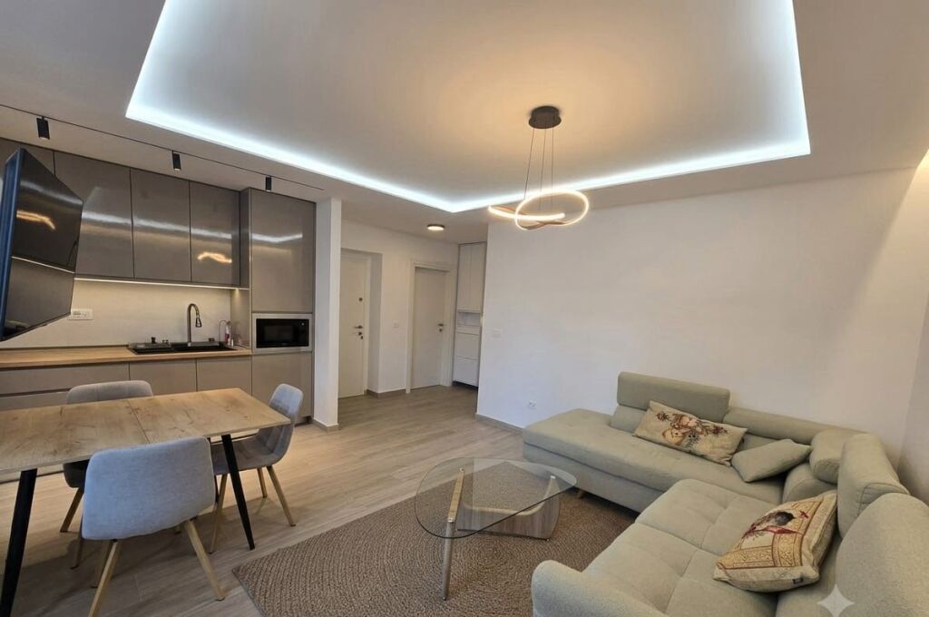 Shitet apartament luksoz 2+1 te Brryli