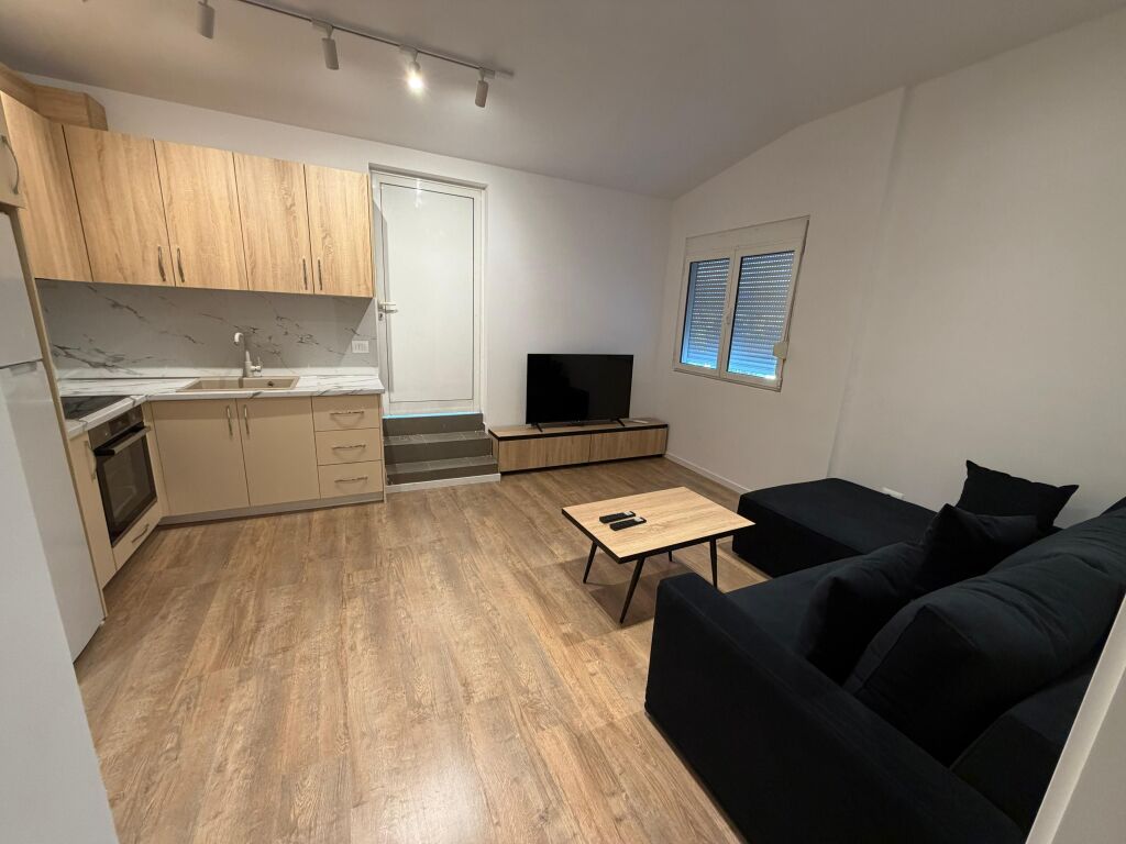 🏡 Jepet me qira 1+1, 📍 Përballë Delijorgji, tek Karburant Kastrati